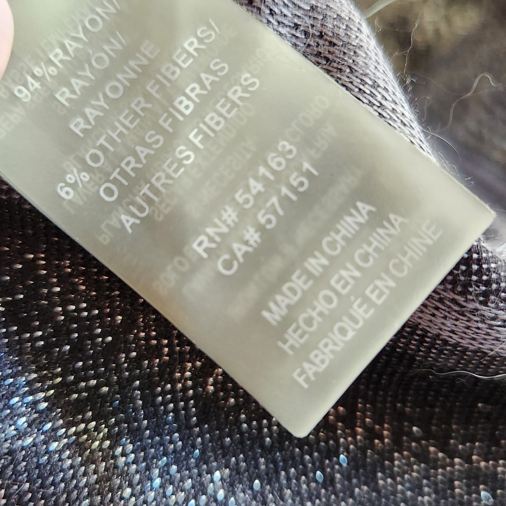 Chic Chevron Patterned Throw Blanket - image 3